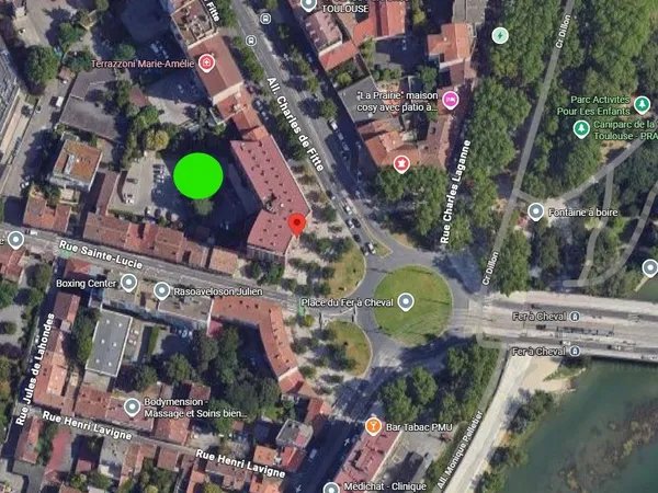 Place de stationnement aérienne dans résidence sécurisée