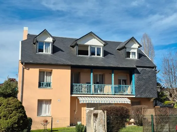 Ensemble immobilier 3 T4, 2 studios, jardinset garages,emplacement constructible