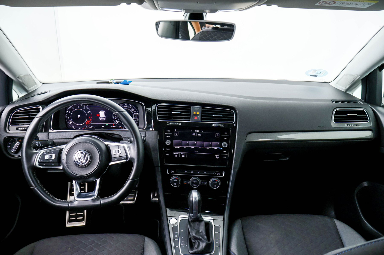 Volkswagen Golf 7 — photo 11