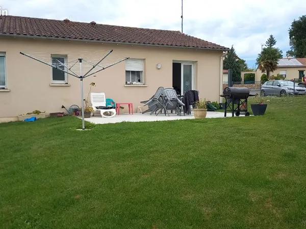 Loue maison deux minutes du bourg dans un cartier agréable à Saint Pierre Montlimart