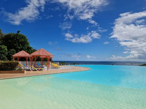 SAINT FRANCOIS (971) ANSE DES ROCHERS STUDIO/T1 B MEUBLE DANS RESIDENCE AVEC PISCINE A 2 PAS DES PLA