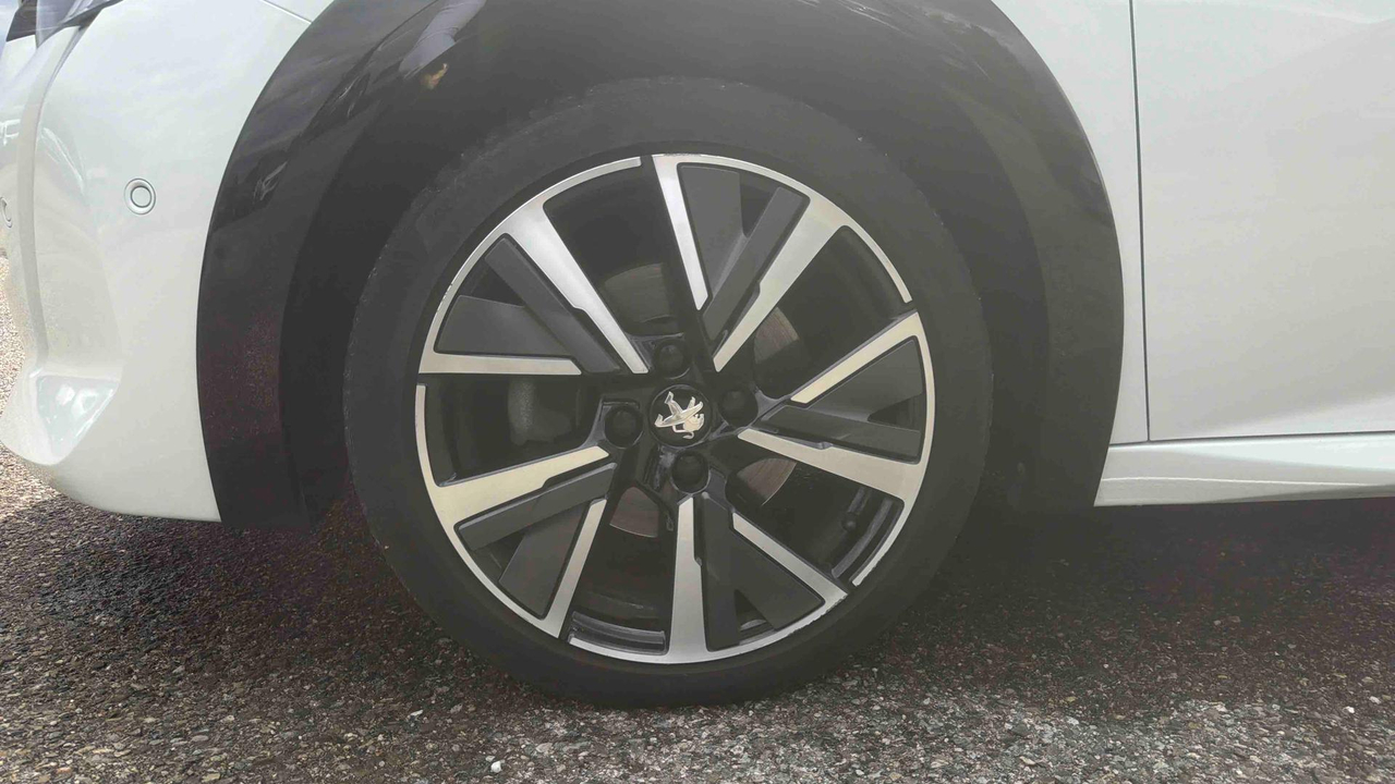 Peugeot 208 PureTech 100 S&amp;S EAT8 — photo 14