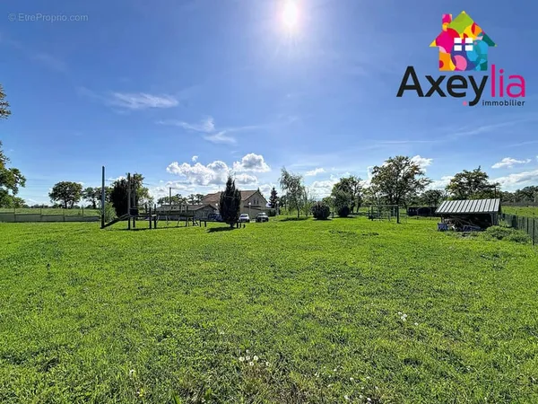A vendre - vougy proche perreux - maison de 225m2 rénovée avec quatre chambres, garage double et gra