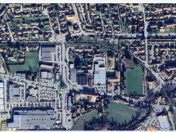 Terrain en zone commerciale