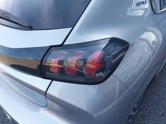 Peugeot 208 puretech 75 s&amp;s bvm5 — photo 37
