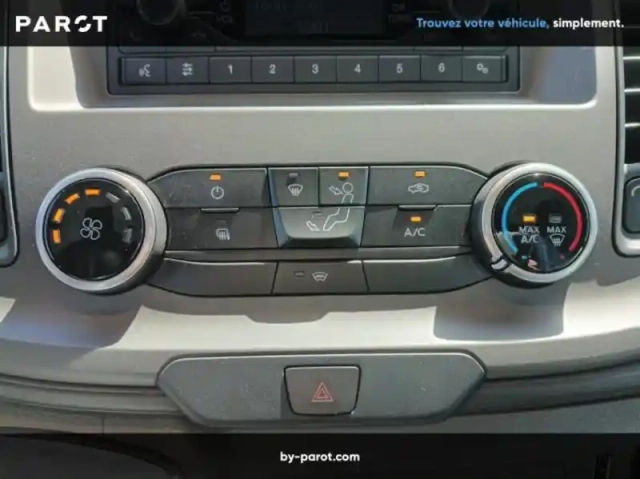 Ford Transit fourgon fg t310 l2h2 2.0 ecoblue 130ch ambiente — photo 5