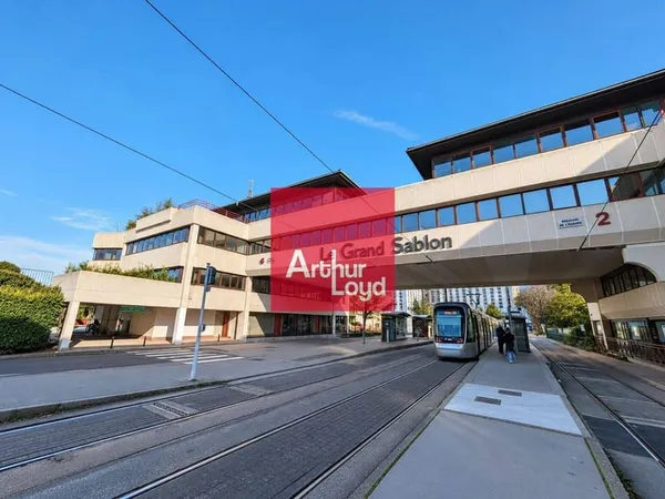 Bureau 147 m²