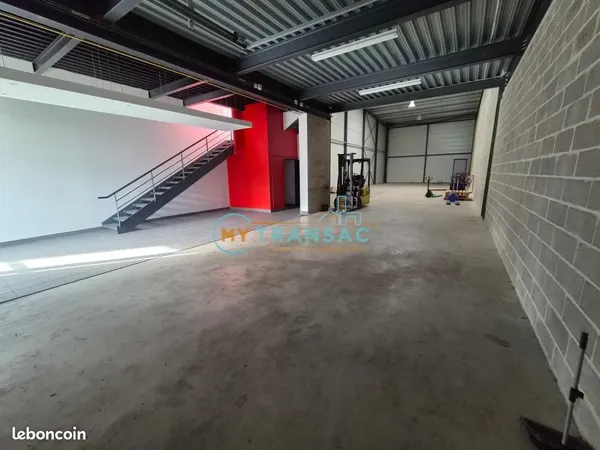 Local d'activité 423 m²
