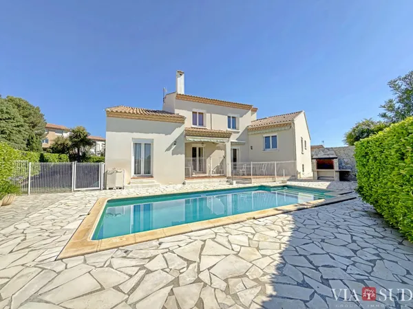 Maison 10 pièces 222 m²