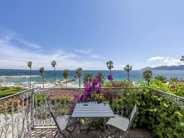 CANNES - Charmant appartement bourgeois avec vue mer panoramique