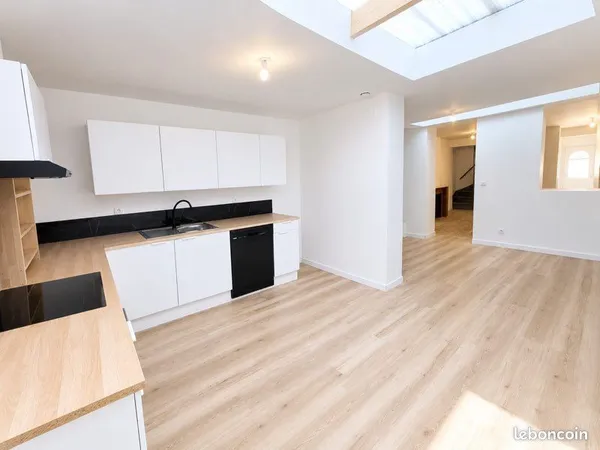 MAISON SITUÉE À BEUVRAGES - 4 chambres - jardin - 150 000