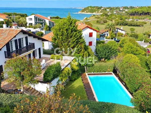 Maison 7 pièces 247 m²