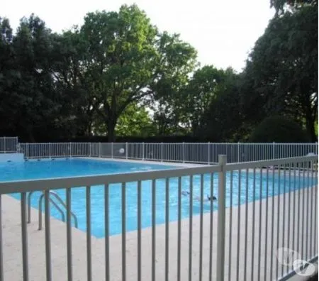 T2 MEUBLE BELLE VUE TERRASSE SUR PARC CENTENAIRE ET PISCINE