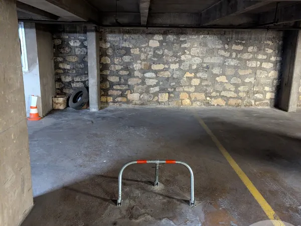 Parking 12 m²