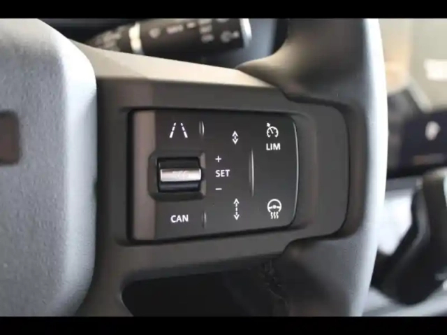 Land Rover Defender 110 2.0 p300e phev x-dynamic hse — photo 17