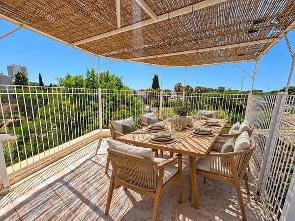 Hyères Les Salins, Appartement 137 m², dernier étage, Toit terrasse, 2 pkgs