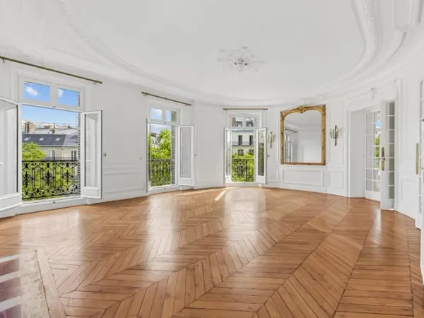Appartement 6 pièces 246 m²