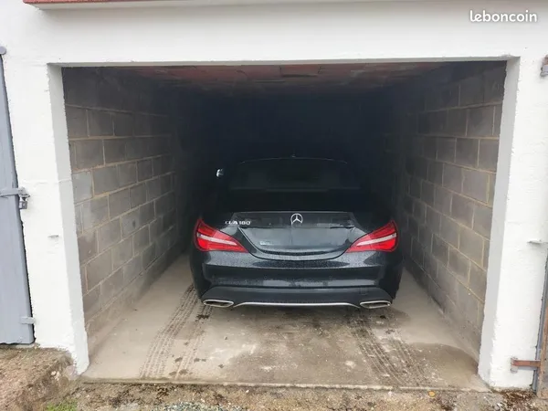 Garage / box à louer - proximité immédiate gare de laval