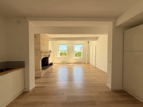Loue appartement avec vue imprenable sur la ville