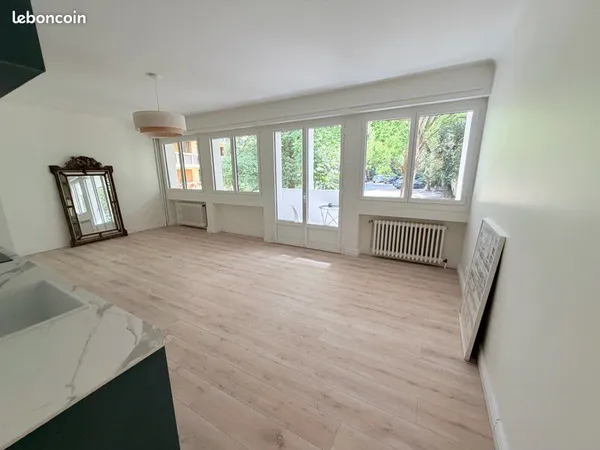Bel appartement T3 de 60 m2 entièrement rénové quartier côte pavée