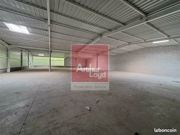 Local commercial 884 m² AUXERRE