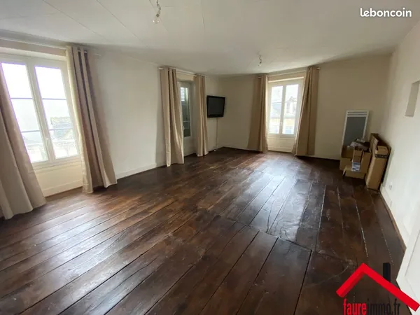 Studio 5 pièces 140 m²