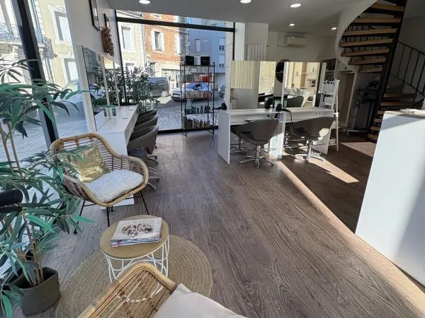FONDS DE COMMERCE SALON DE COIFFURE - EMPLACEMENT EXCEPTIONNEL
