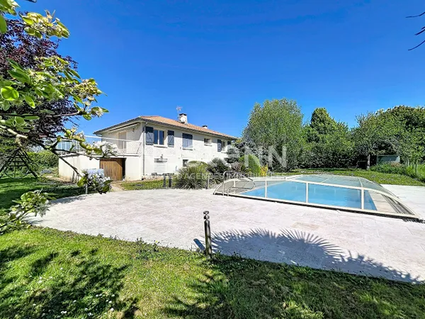 Charmante maison avec studio et piscine à Pouillé avec plus de 2500 m² de terrain