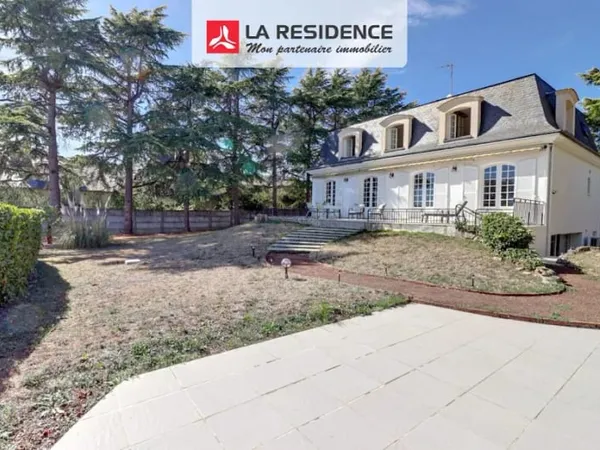 Maison 13 pièces 247 m²