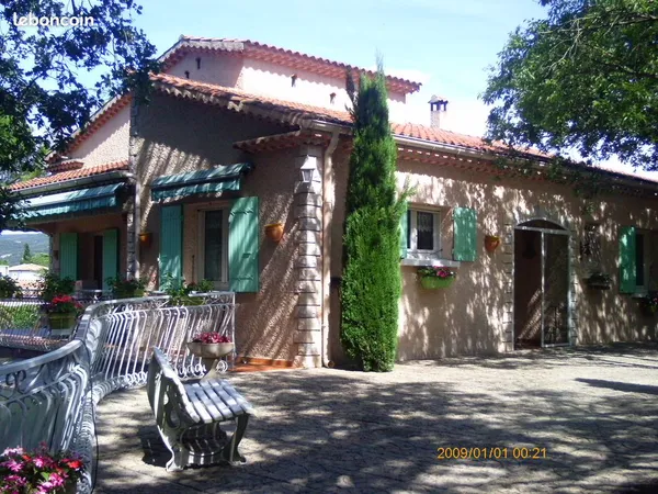 Vds villa avec piscine 6x12 sur 5000m2 arboré clôturé et gazon