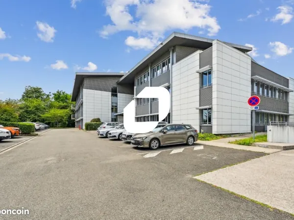 Bureau 743 m²