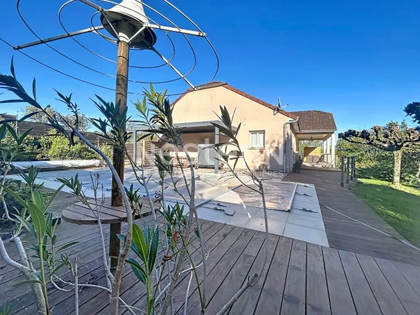 Maison à vendre Vars Sur Roseix : 152m2 Habitable - Pièce de vie 59m2 - Piscine - Pergola - 3 chambr