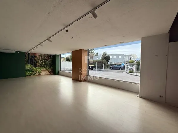 À VENDRE Droit au bail Local commercial ou bureaux 1000 m2 Zone activités de La Valette-du-Var
