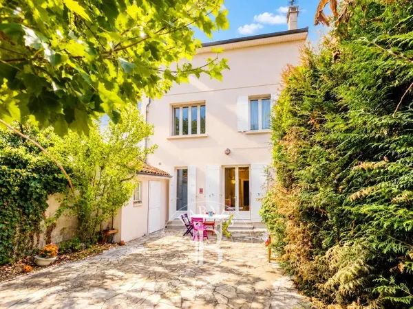 Vends maison - 147 m² - 7 pièces, 6 chambres - Bordeaux 33200