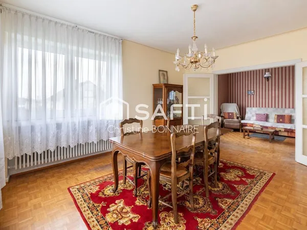 Maison individuelle avec 3 chambres (5 possibles) sur terrain de plus de 950m2