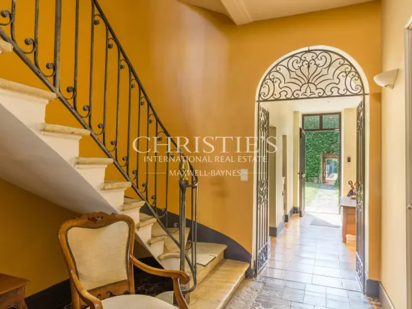 Élégante maison Bourgeoise avec un beau jardin, piscine et dépen