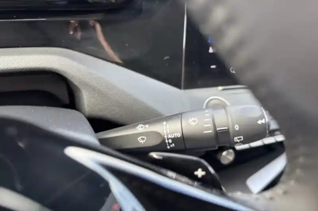 Peugeot 308 plug-in hybrid 195 ch e-dcs7 — photo 21