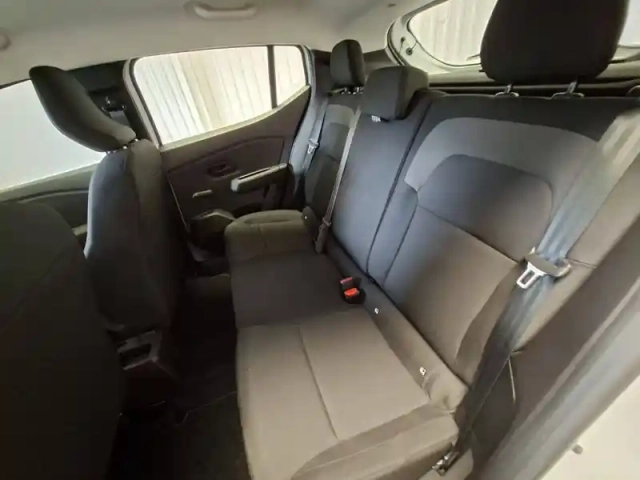 Dacia Sandero sce 65 — photo 21