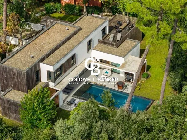 Villa 7 pièces 250 m²