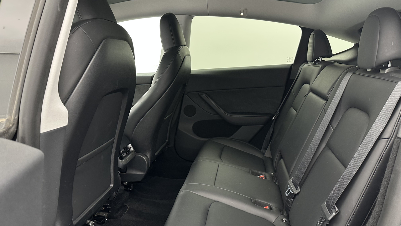 Tesla MODEL Y Standard RWD — photo 27
