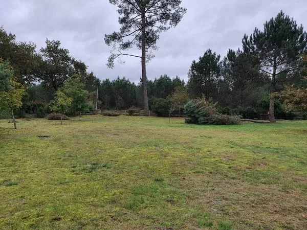 Lesperon terrain de 2500 M²