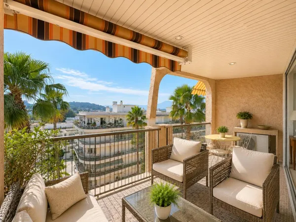 T2 / Dernier étage avec box au cœur de Cagnes-sur-Mer