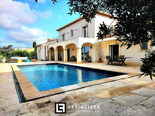 Villa 6 pièces 250 m²
