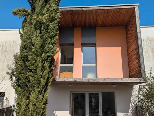 Maison 75 m² - 2 jardins - garage - toiture neuve - DPE C - Vaulx‑en‑Velin Village