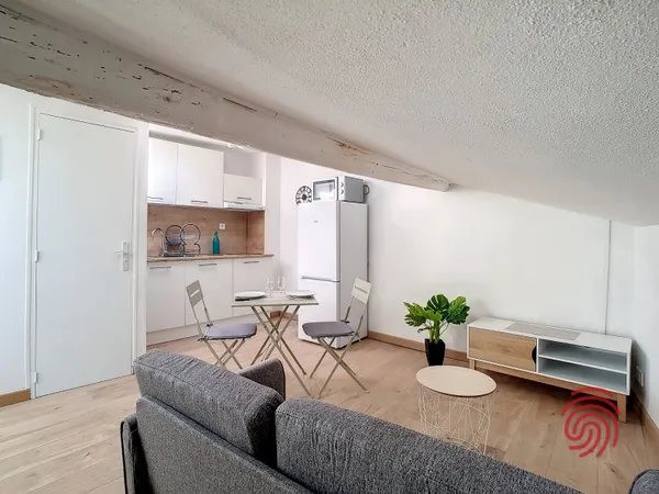 Appartement rénové 1 pièce 13 m²