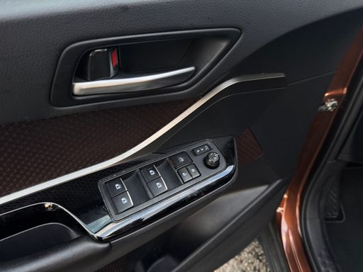 Toyota C-HR 1.8 VVT-i 122 Hybrid 2WD CVT 99 - Distinctive – 2018 – 100514 km – Hybride essence – Boîte Automatique — photo 36