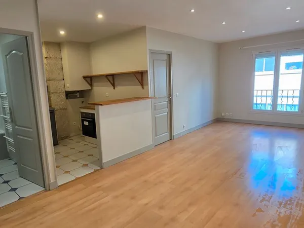 T2 rénové 39 m² - Centre Périgueux - Loué vide ou meublé - Rentabilité 7 à 8 % + parking rentable