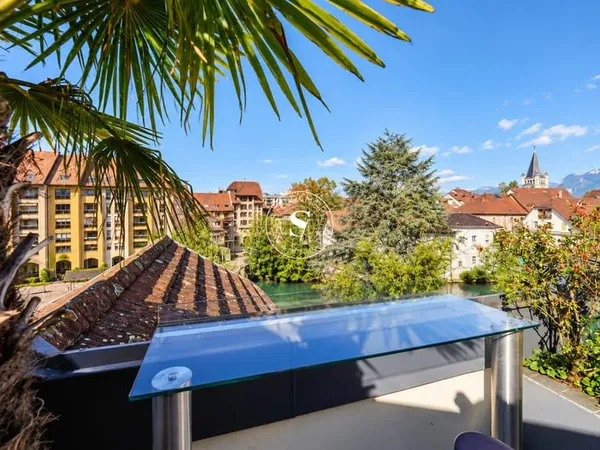 ANNECY Hyper-Centre - T3 de 85M2 avec terrasses et parking p