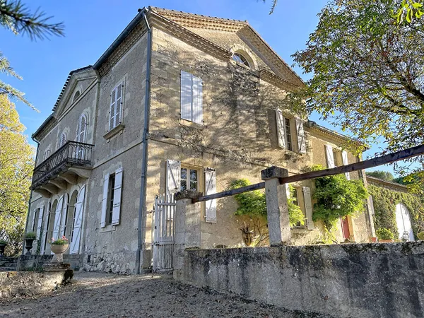 Domaine d'exception, à 5mn d'Auch, dans le Gers, sur 16 ha de prairies