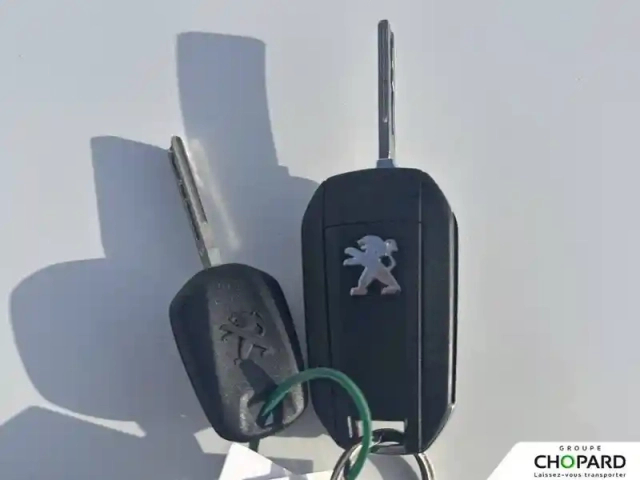 Peugeot 208 puretech 75 s&amp;s bvm5 — photo 95
